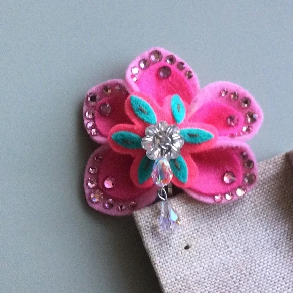 Tarina Tarantino Pink Swarovski Crystal Flower Bobby Pin - Picture 2 of 6